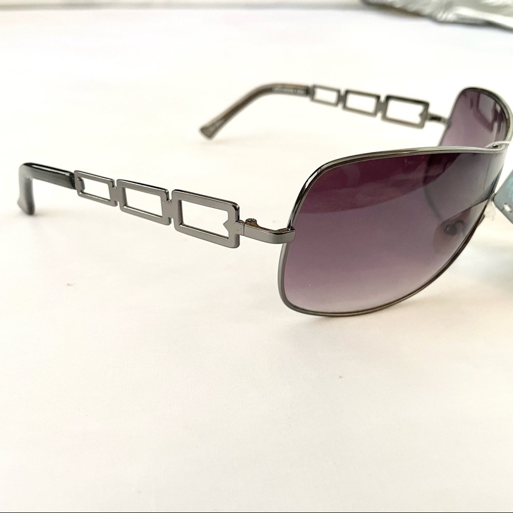 Violet single lens square chain arm sunglasses